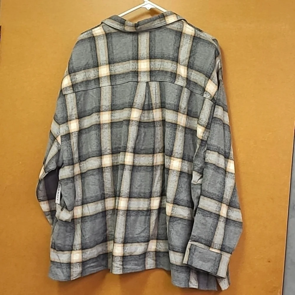 Old Navy Grey Plaid Button Down Boyfriend Shirt - Picture 2 of 8